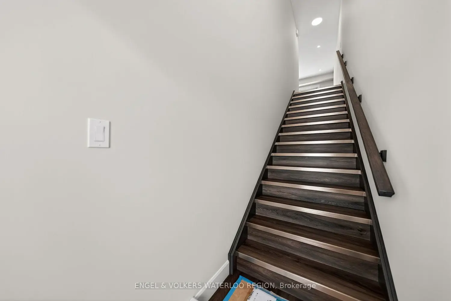 Additional image 6 of 3202 Vivian Line 48