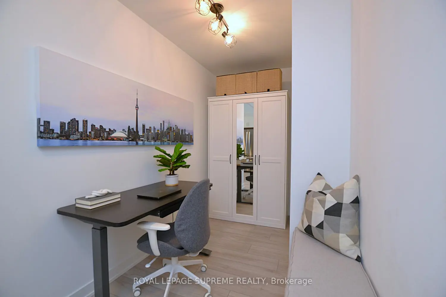 Additional image 15 of 1035 Southdown Road 1108