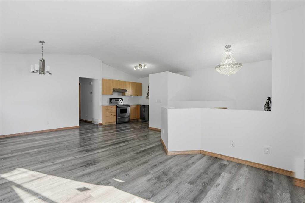 Additional image 6 of 523 Martindale Drive NE, Calgary, AB, T3J 4W3