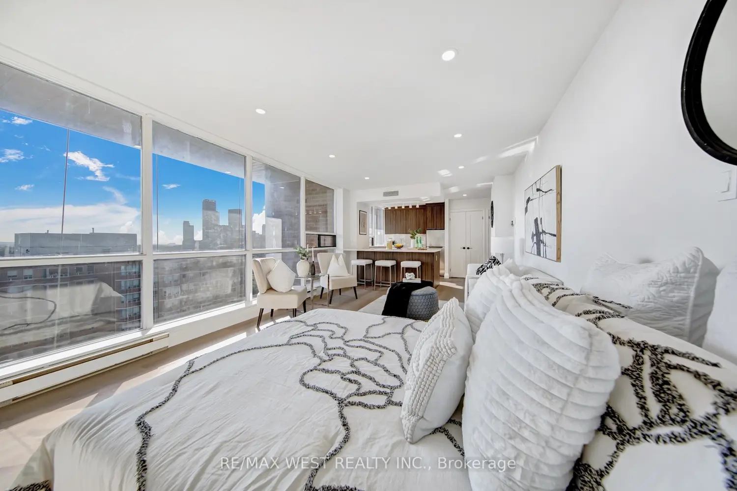 Additional image 13 of 914 Yonge Street 1202