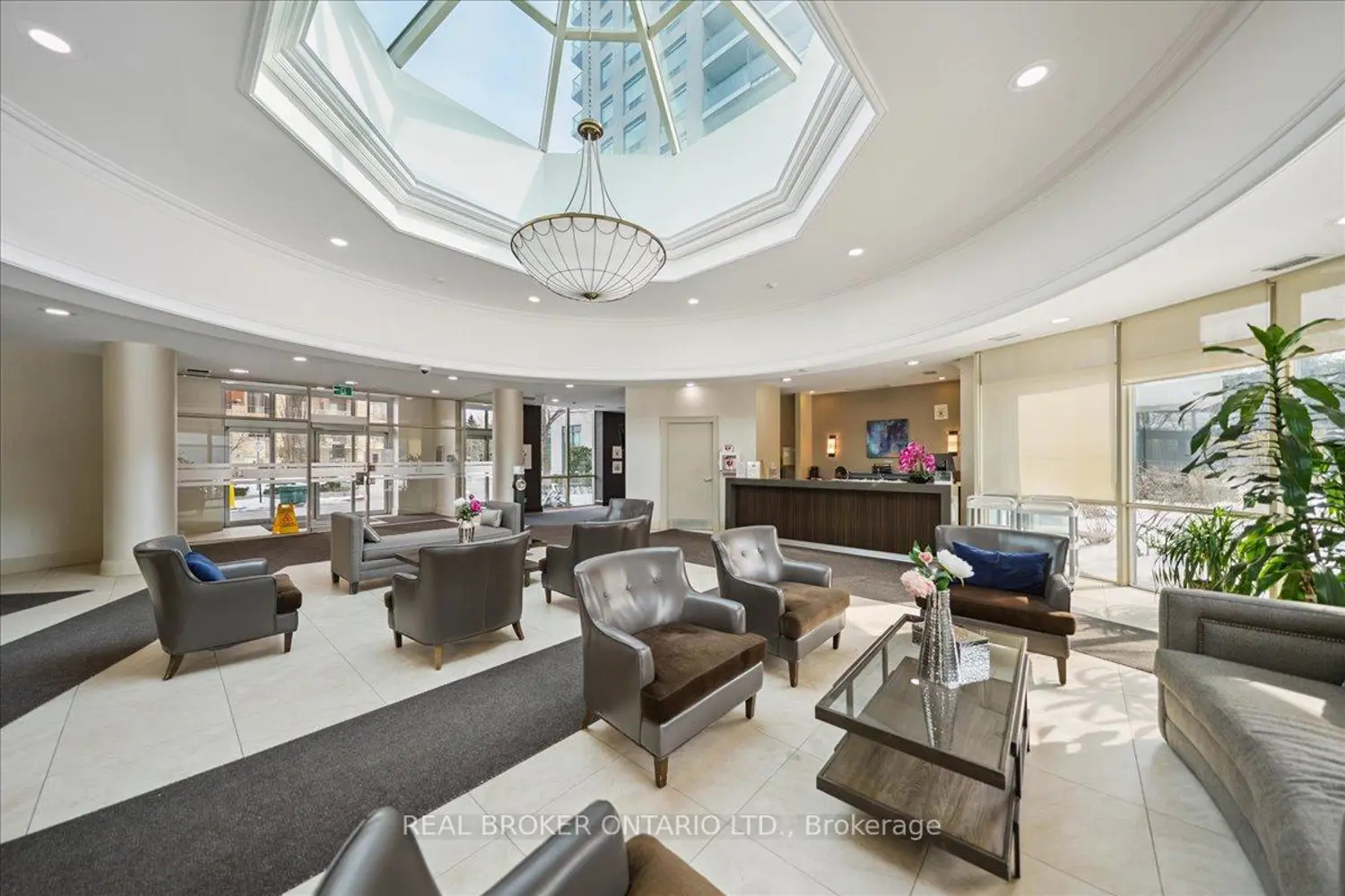 Additional image 17 of 28 Harrison Garden Boulevard 808