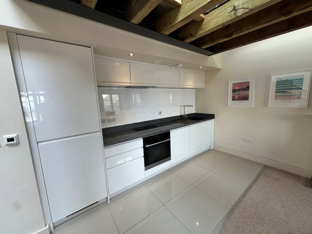 1 bed flat for saleThe Harbour, Porthcawl CF36 photo 2