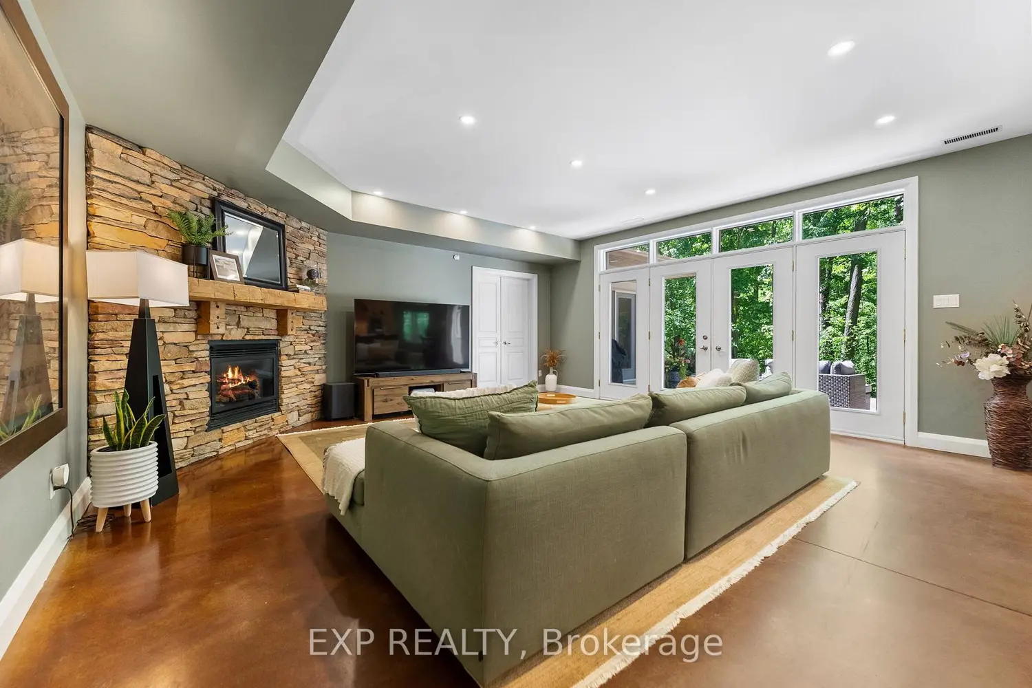 Additional image 9 of 5759 Queenscourt Crescent