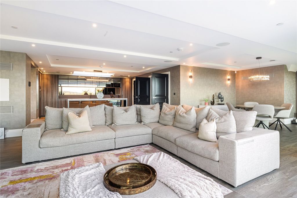 Additional image 25 of 6 bed detached house for saleCharters Gate, Ascot, Berkshire SL5