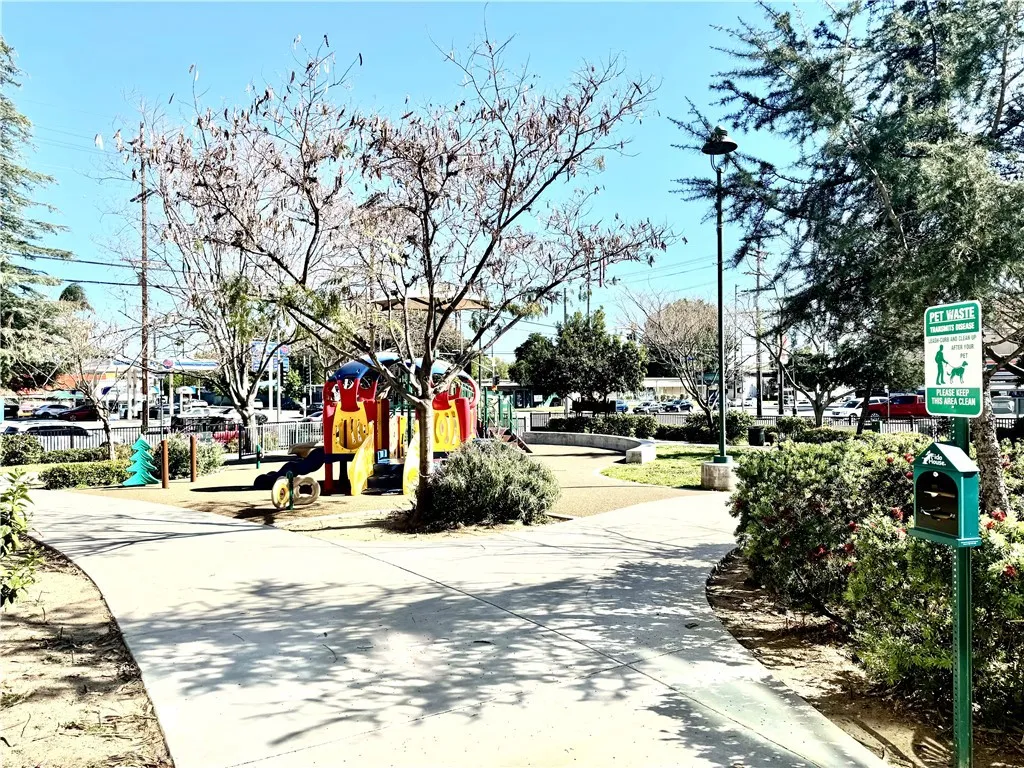 Additional image 20 of 14121 W Oak Lane, Van Nuys, CA 91405