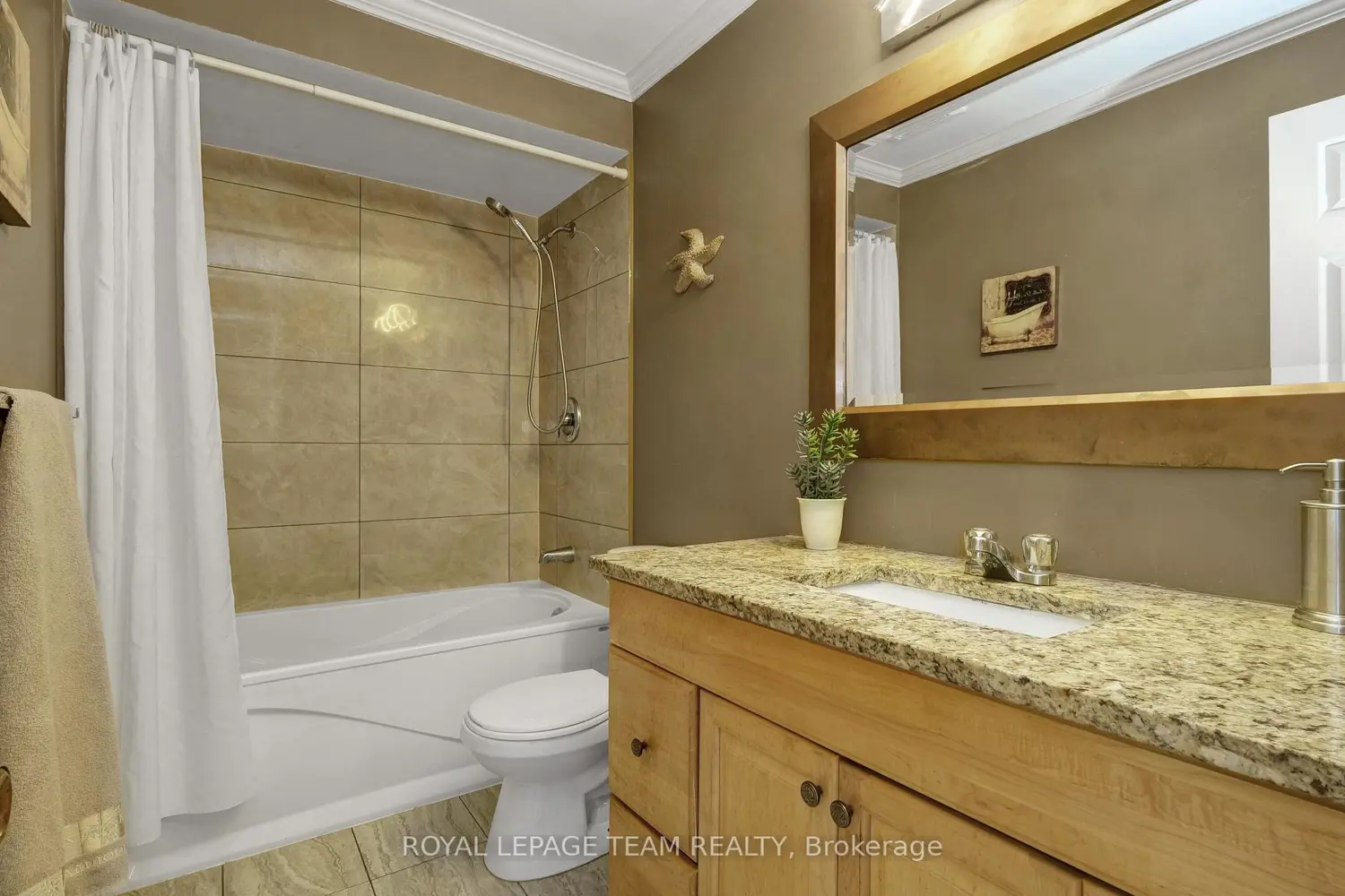 Additional image 12 of 2027 Stonehenge Crescent 35