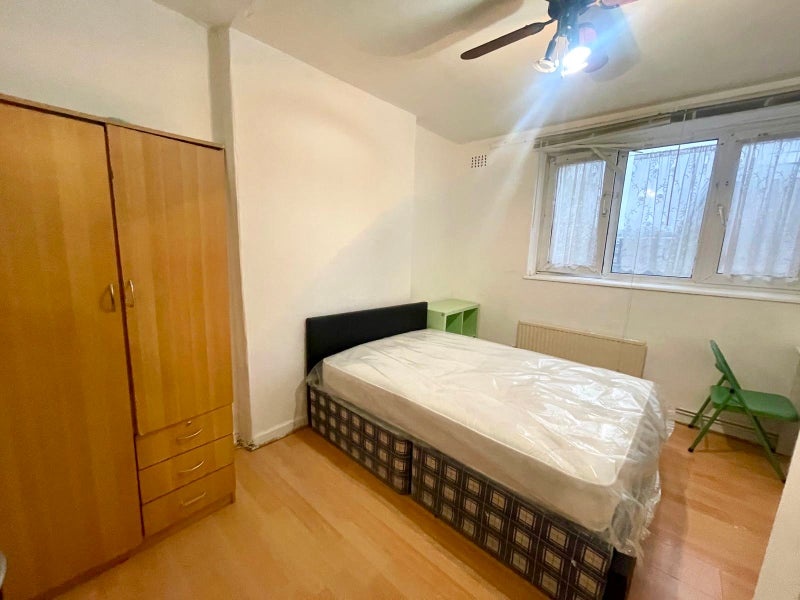 Room in a Shared House, Uk, E1, N1 7GU