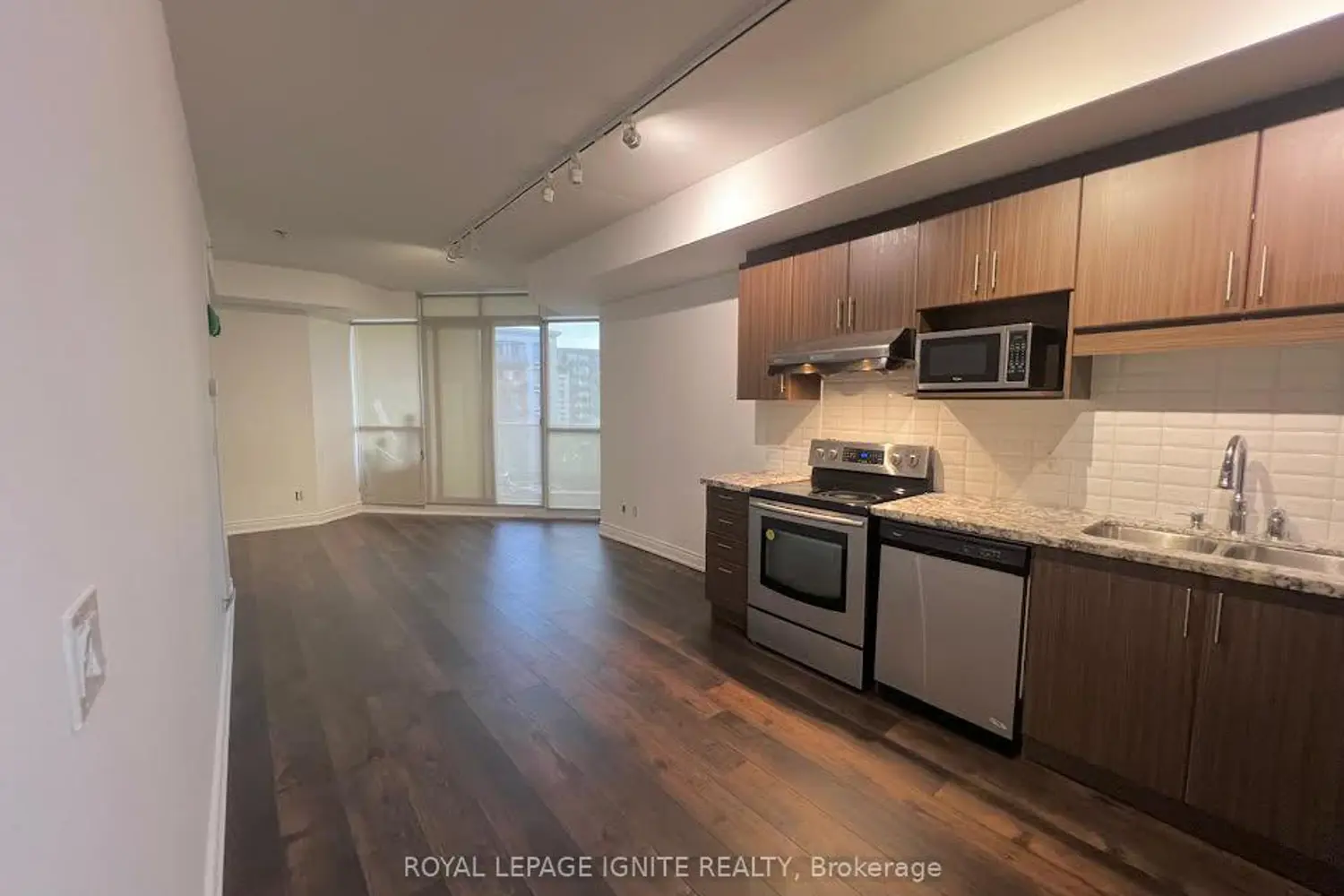 Additional image 5 of 99 South Town Centre Boulevard B701