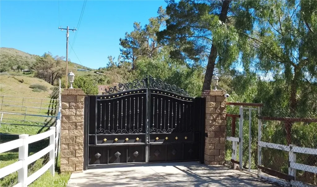 Additional image 3 of 33716 Hubbard Road, Acton, CA 93510