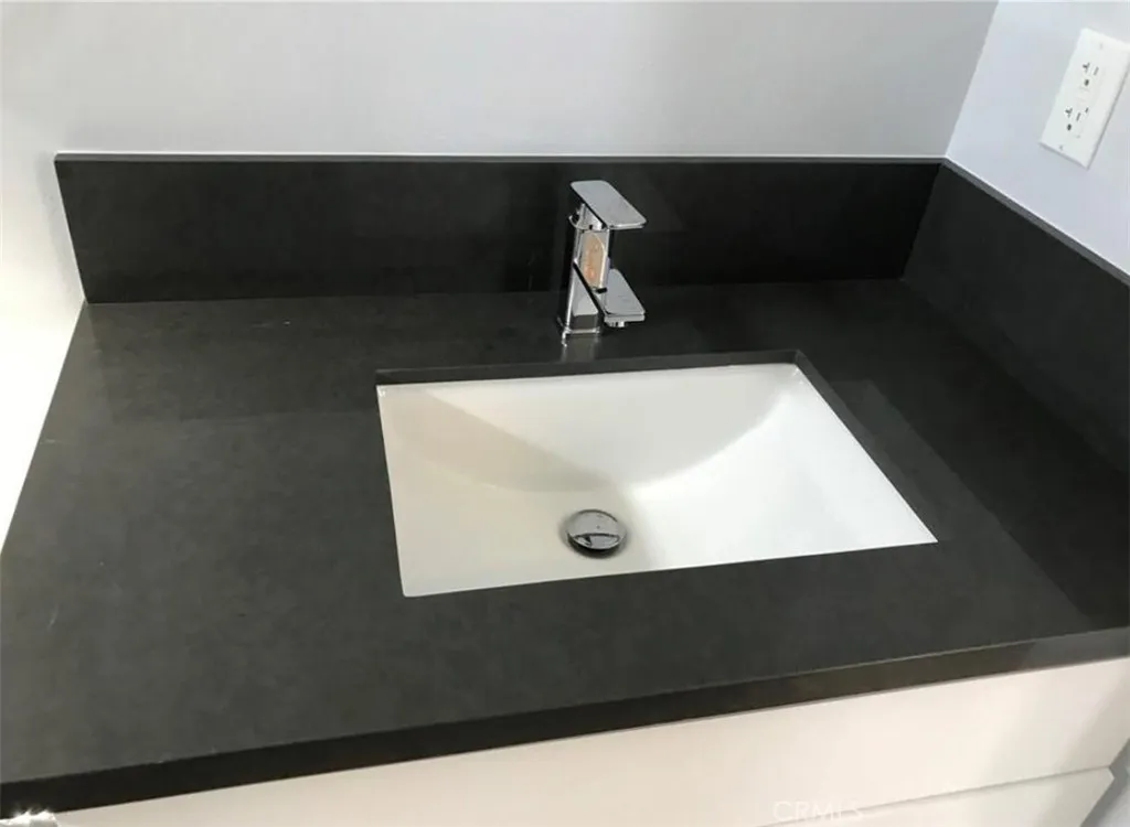 Additional image 33 of 221 W 85th St, Los Angeles, CA 90003