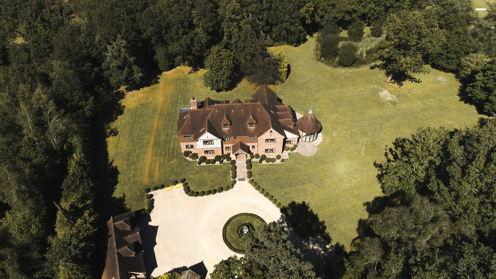 7 bed detached house for saleCopthorne Common, Copthorne RH10 photo 3