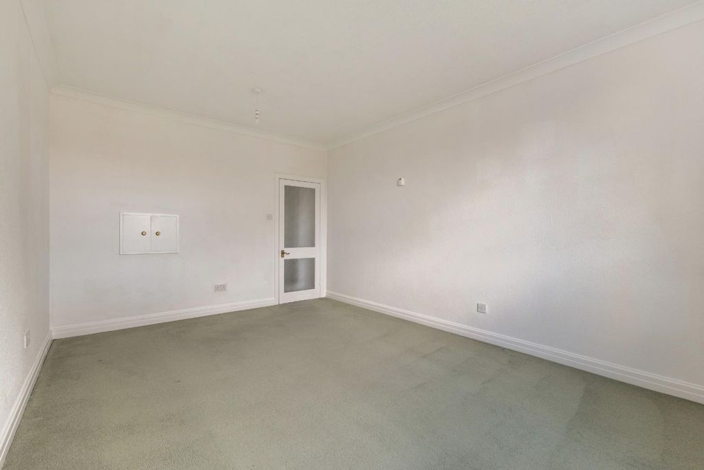 Additional image 4 of 2 bed flat for saleThe Close, Salisbury SP1