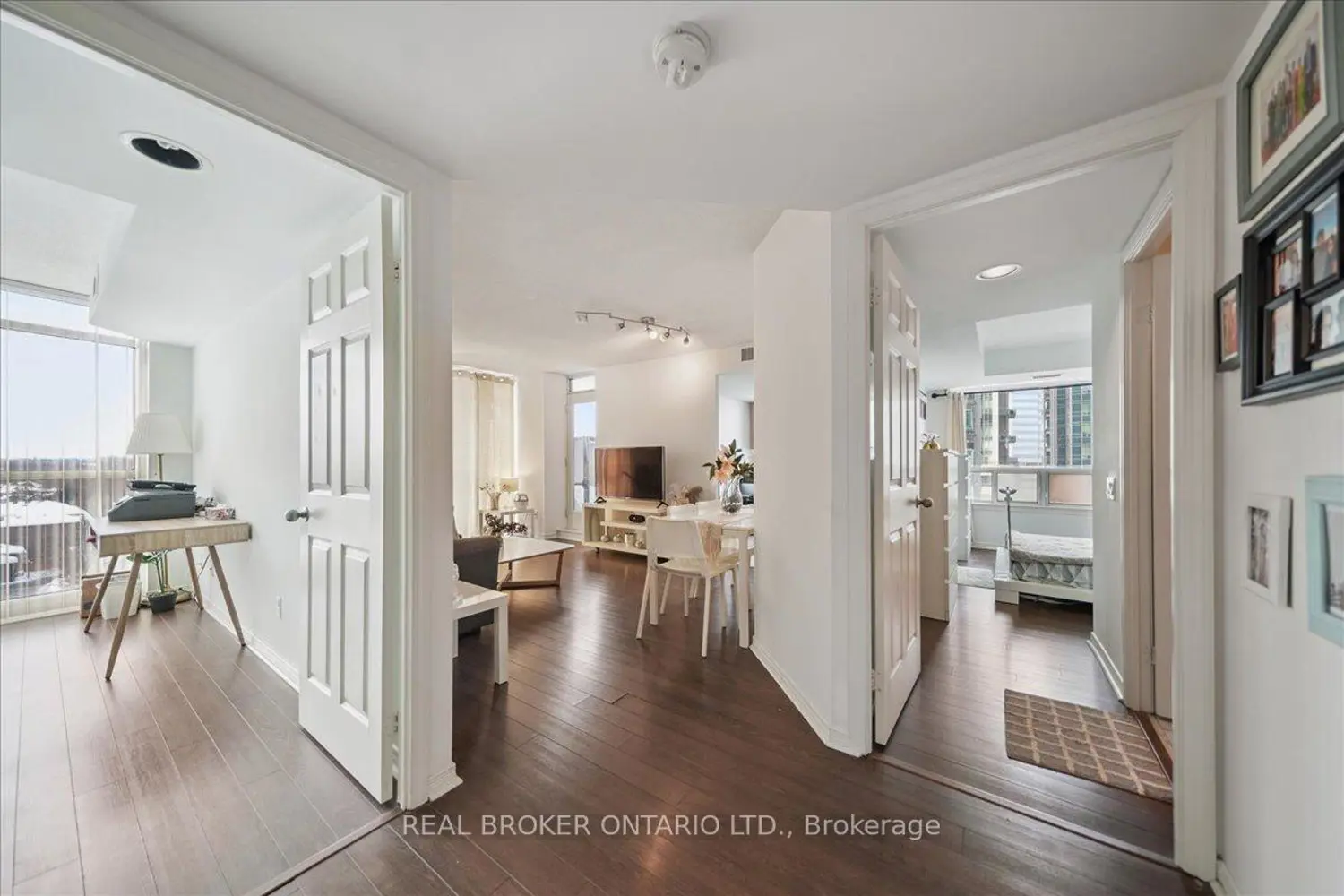 Additional image 13 of 28 Harrison Garden Boulevard 808