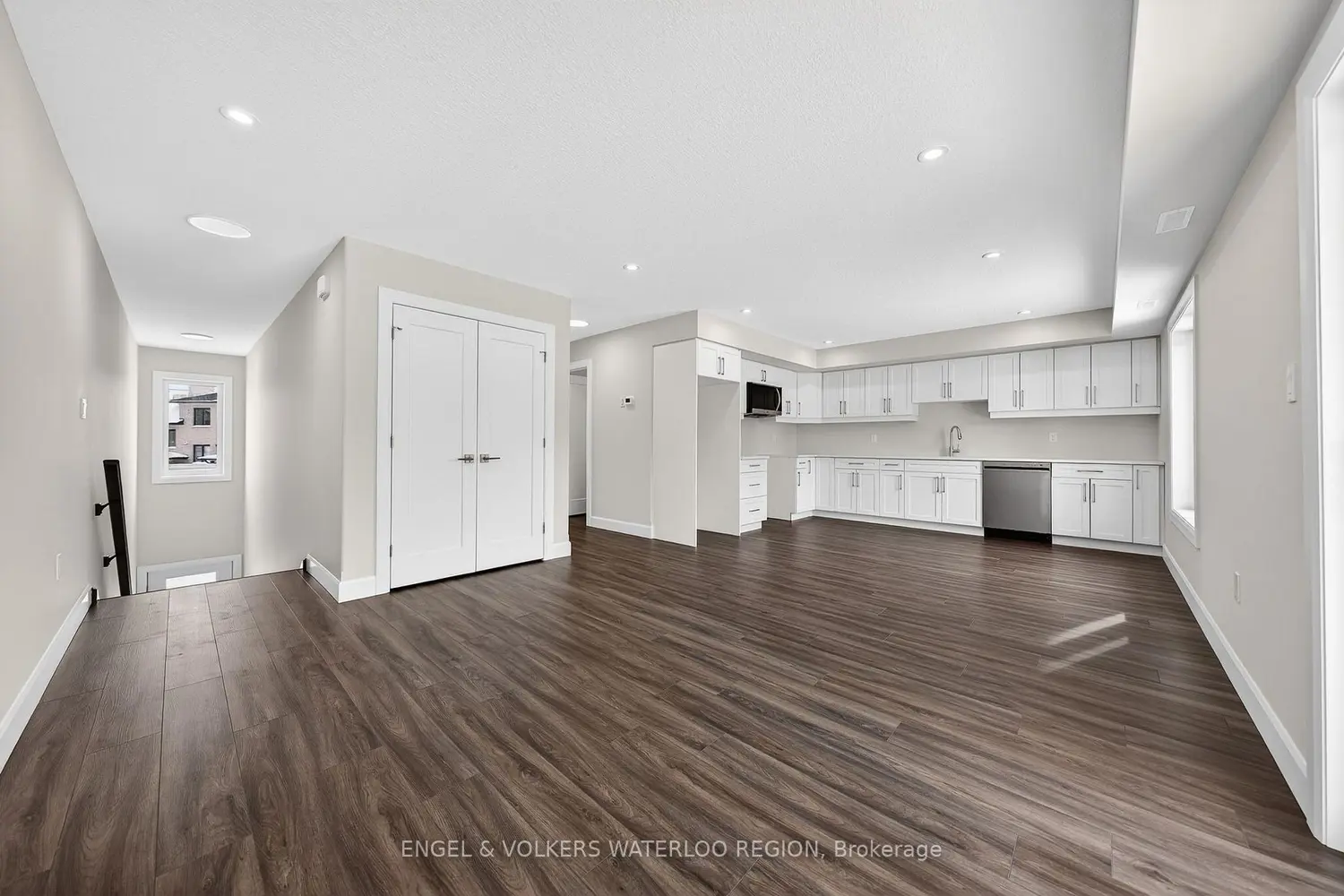 Additional image 9 of 3202 Vivian Line 48