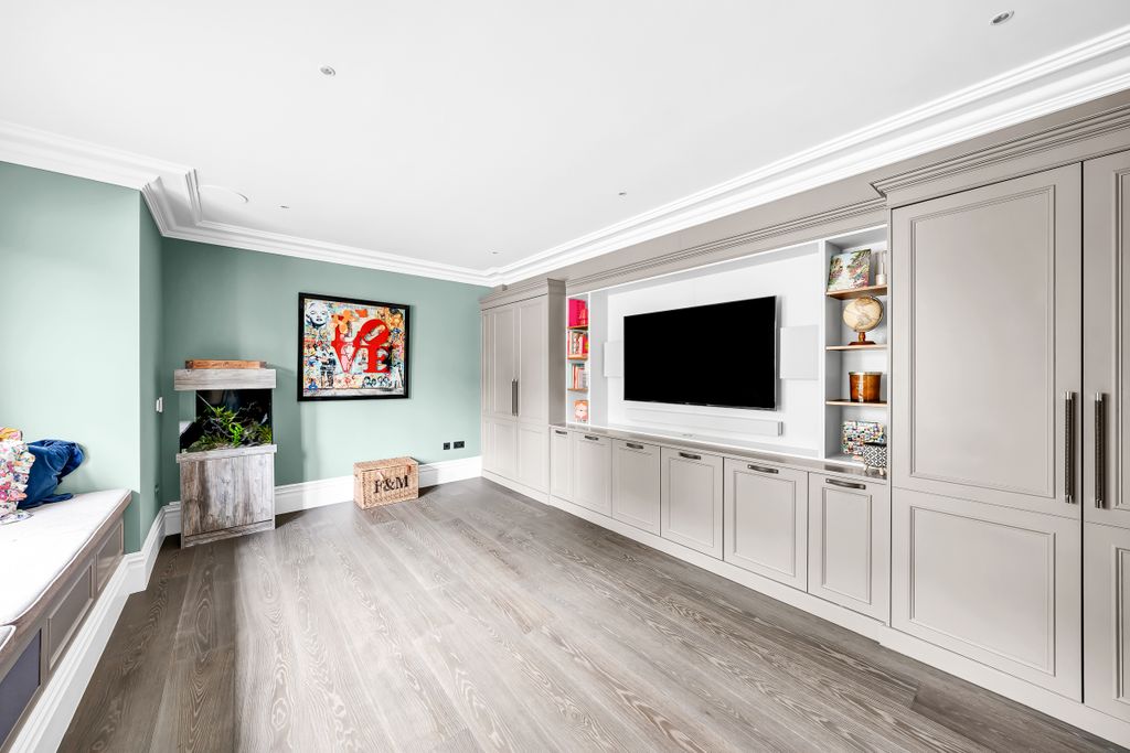 Additional image 9 of 9 bed detached house for saleStubbs Hill, Bracknell RG42