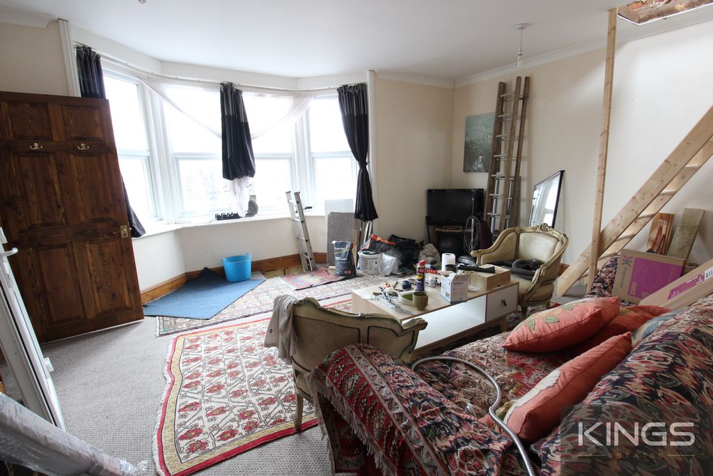 2 bed flat for saleThe Triangle, Cobden Avenue, Bitterne SO18 photo 5
