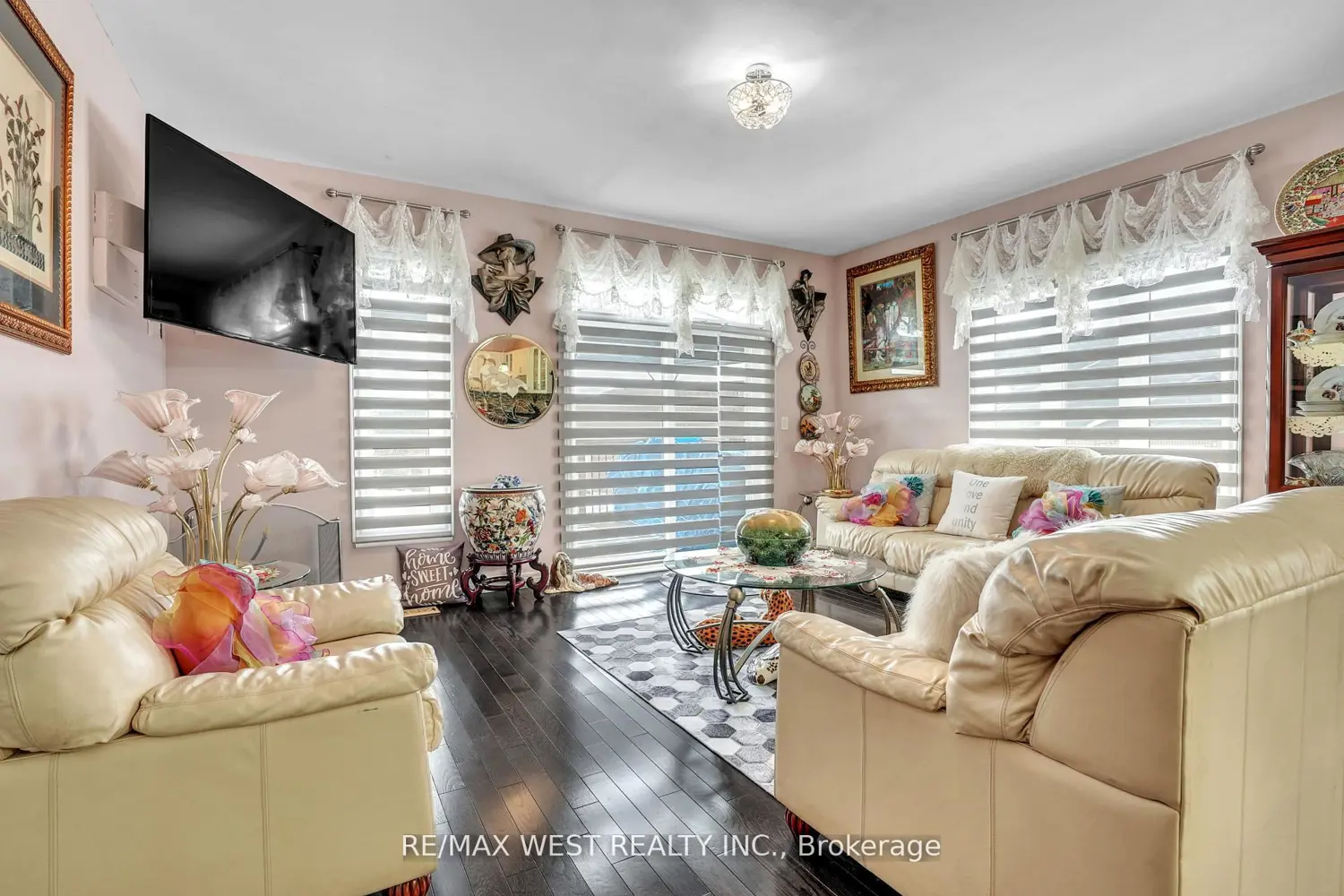 126 Kingsmere Crescent photo 3