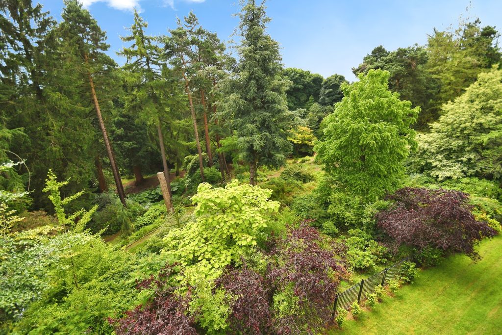 Additional image 5 of 3 bed flat for saleWhinfell Court, Sheffield, South Yorkshire S11