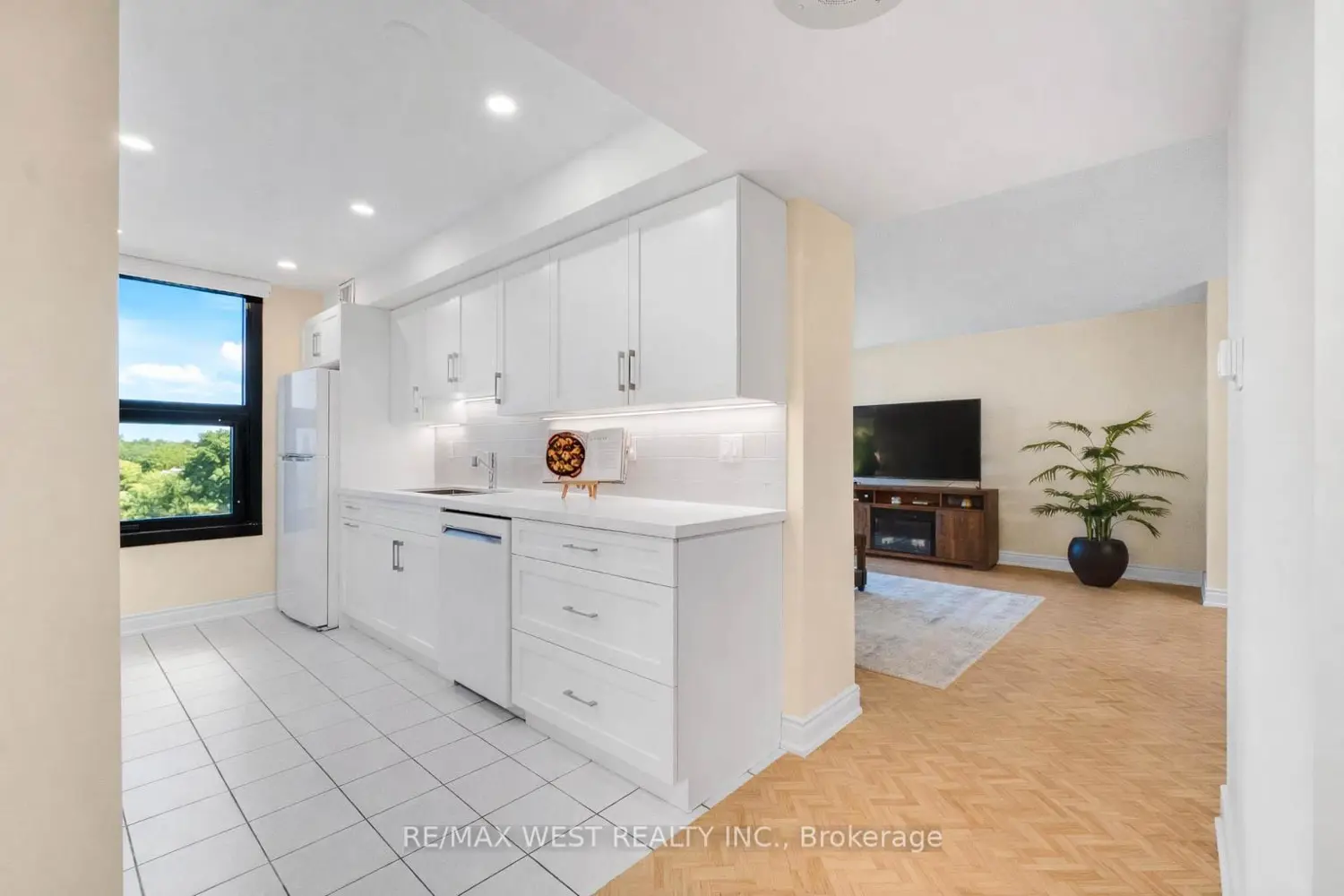 Additional image 7 of 1300 Bloor Street #1012