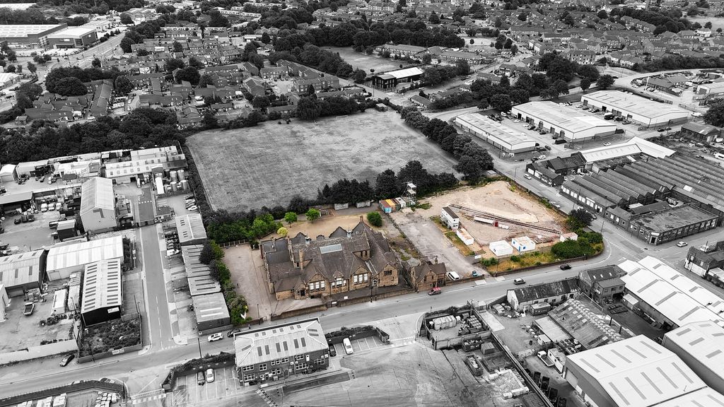 Additional image 3 of Town house for saleTinsley Park Road, Sheffield S9