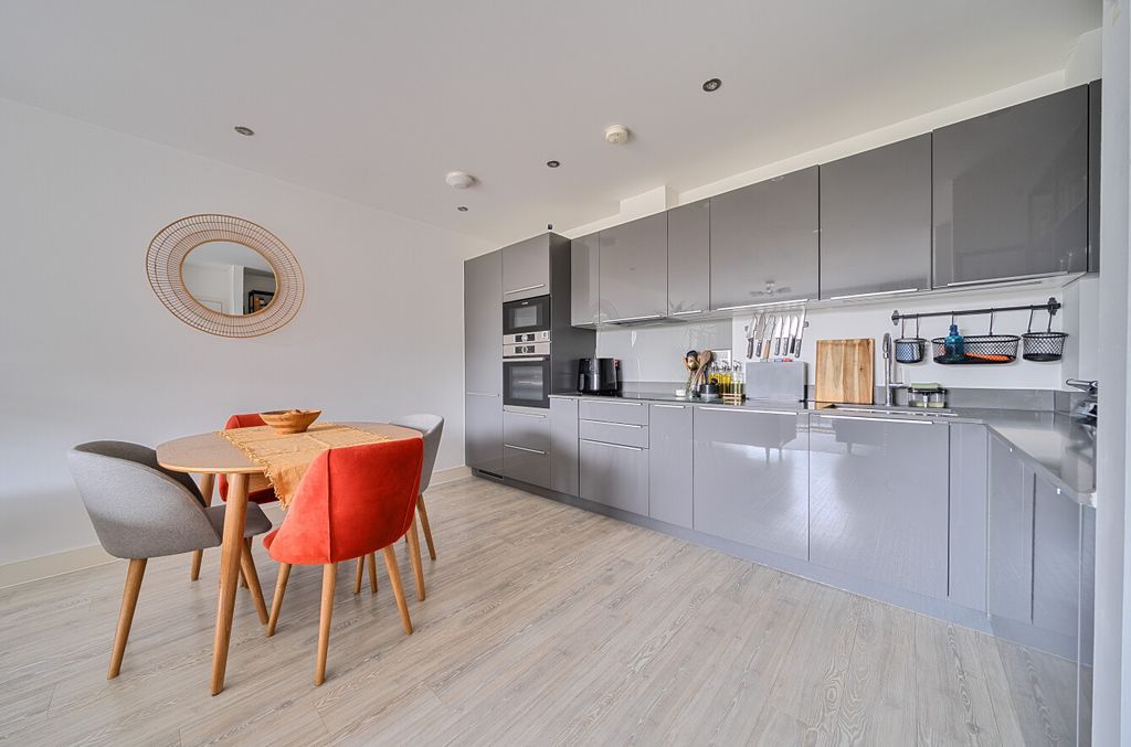 3 bed flat for saleKnightly Avenue, Cambridge CB2 photo 4