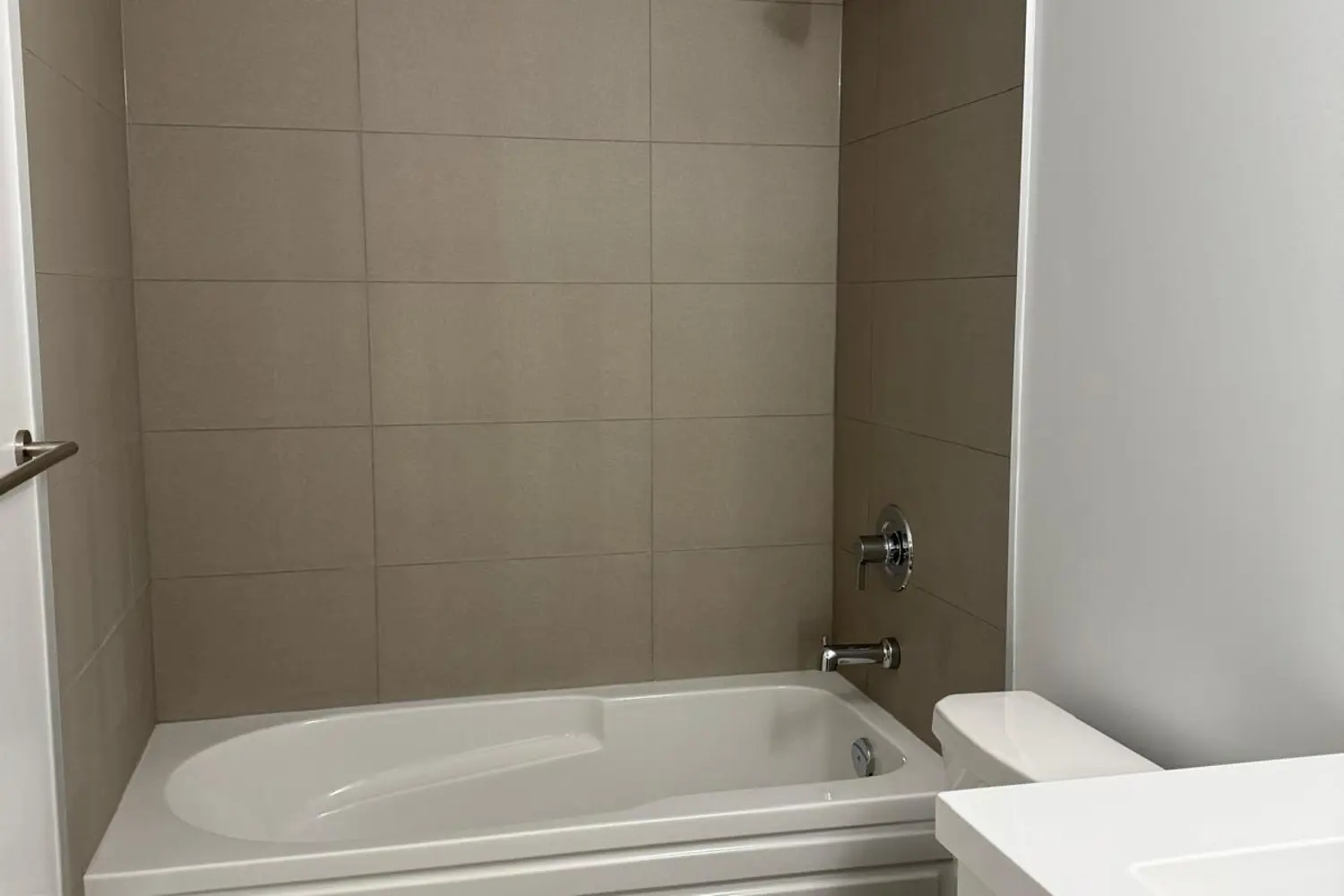 Additional image 5 of 2545 Simcoe Street 338