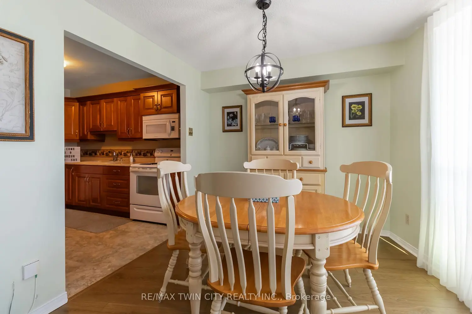 Additional image 4 of 9 Bonheur Court 505