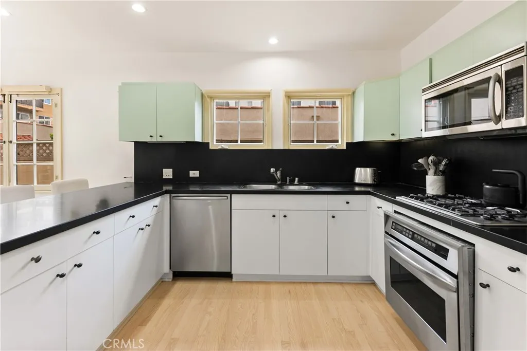 Additional image 43 of 708 Westbourne Dr, West Hollywood, CA 90069