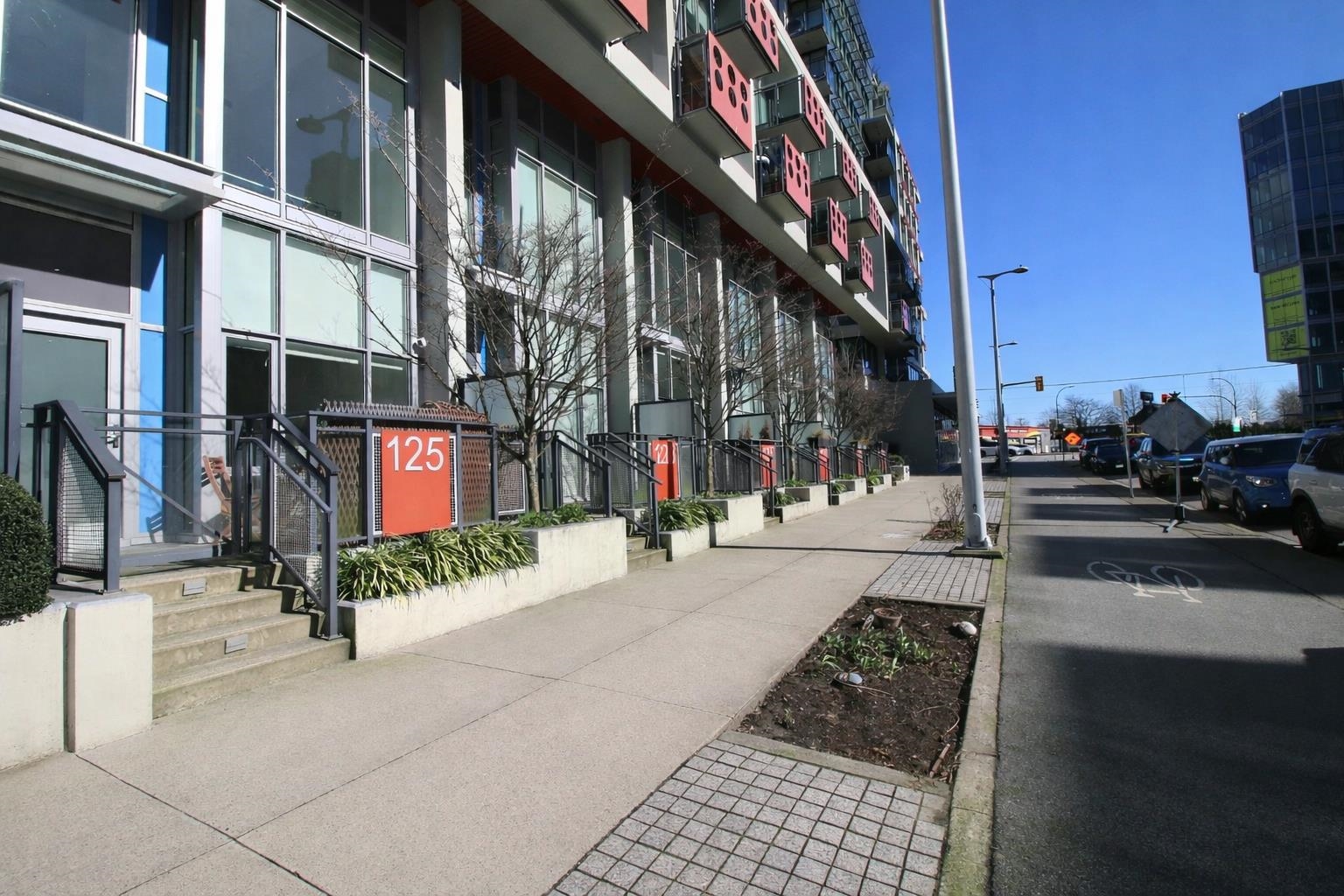 125 1st Avenue E, Vancouver, BC, V6A 0E8