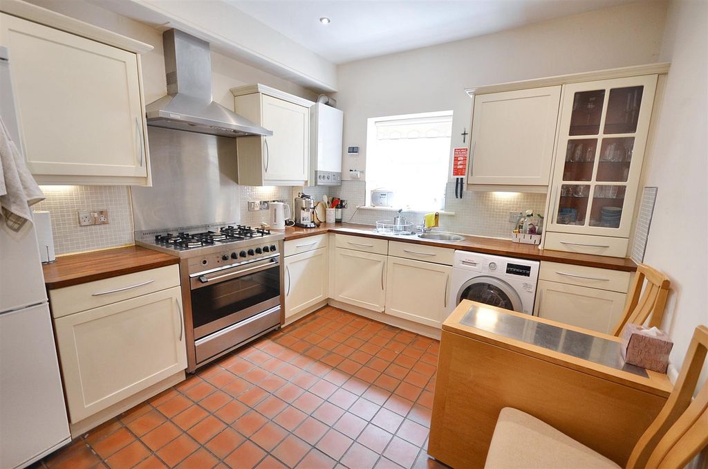 Additional image 8 of 2 bed flat for saleTrent Close, Stone ST15