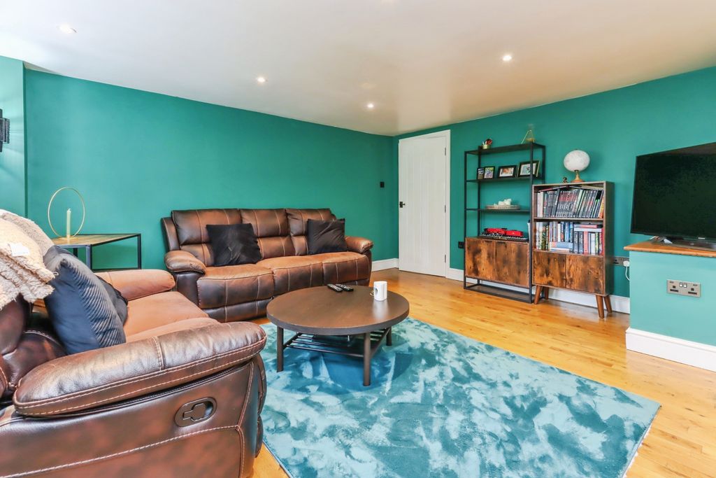 2 bed flat for saleDolywern, Llangollen LL20 photo 3