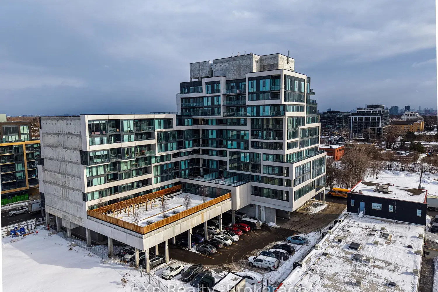 859 The Queensway 209