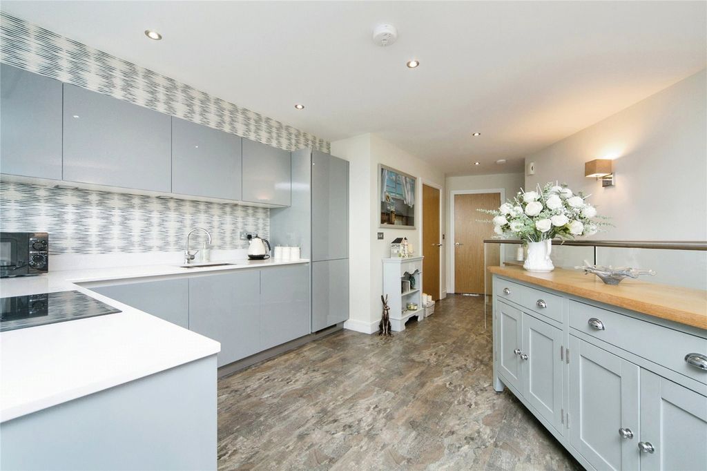 Additional image 3 of 2 bed maisonette for salePenmaen Bod Elias, Old Colwyn, Colwyn Bay, Conwy LL29