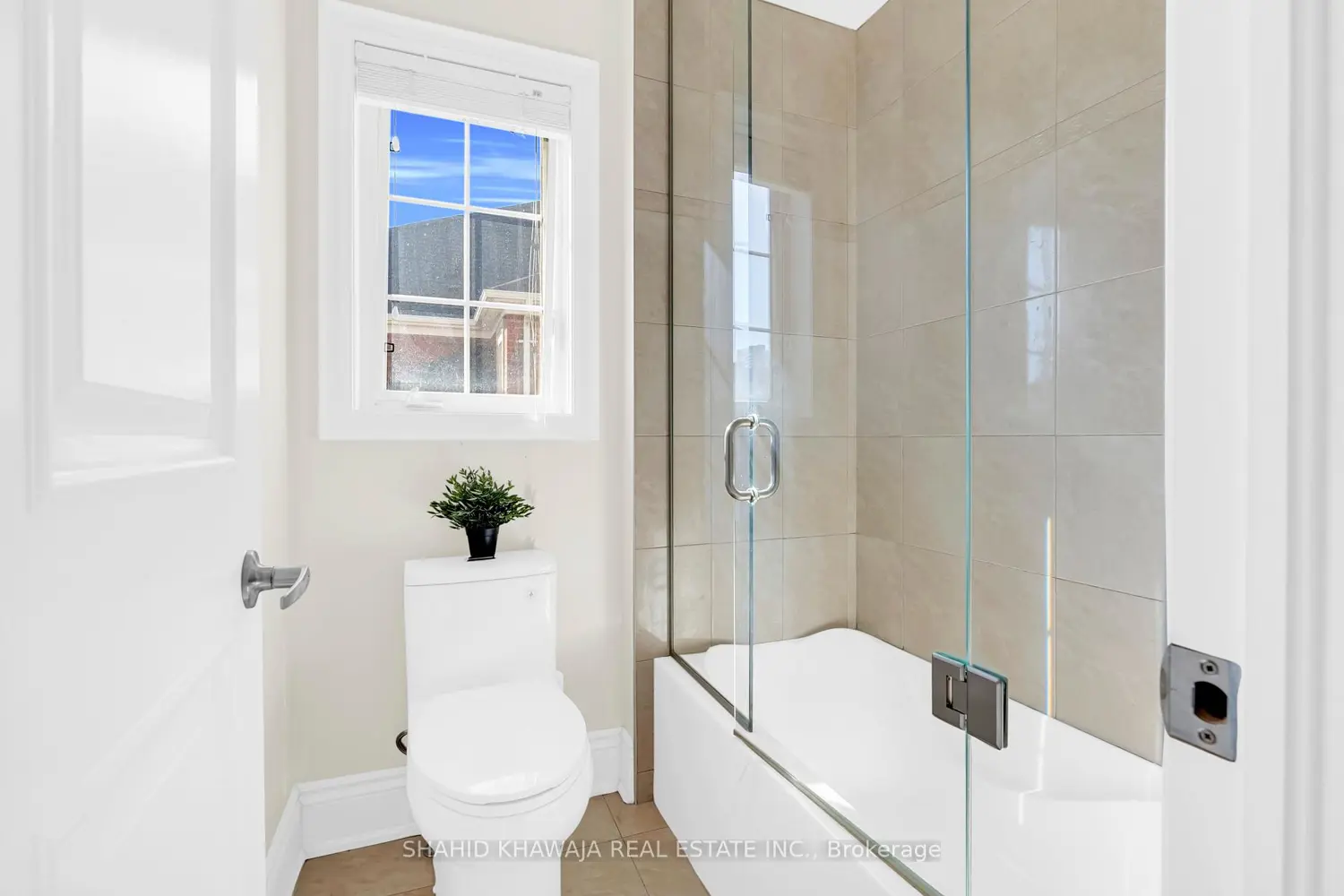 Additional image 8 of 5063 Summersky Court, Mississauga