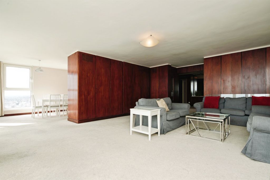4 bed flat for saleRussell Square, Brighton BN1 photo 2