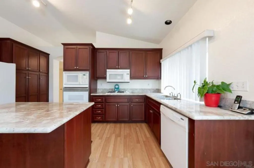 Additional image 7 of 1128 Calle Florecita, Chula Vista, CA 91910