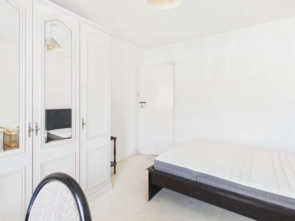 Additional image 10 of 3 bed flat for salePackhorse Road, Gerrards Cross, Buckinghamshire SL9