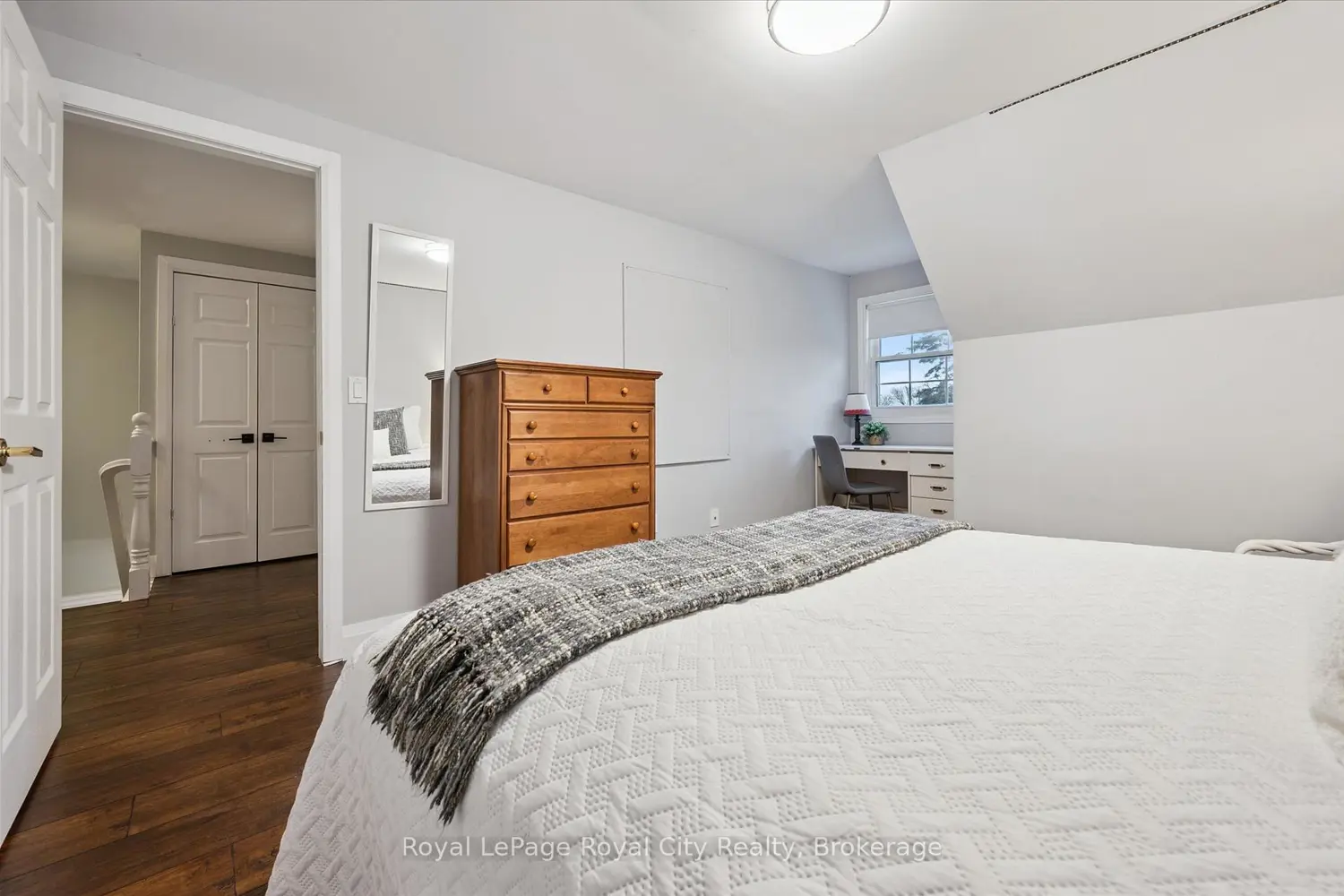 Additional image 8 of 60 Hands Drive