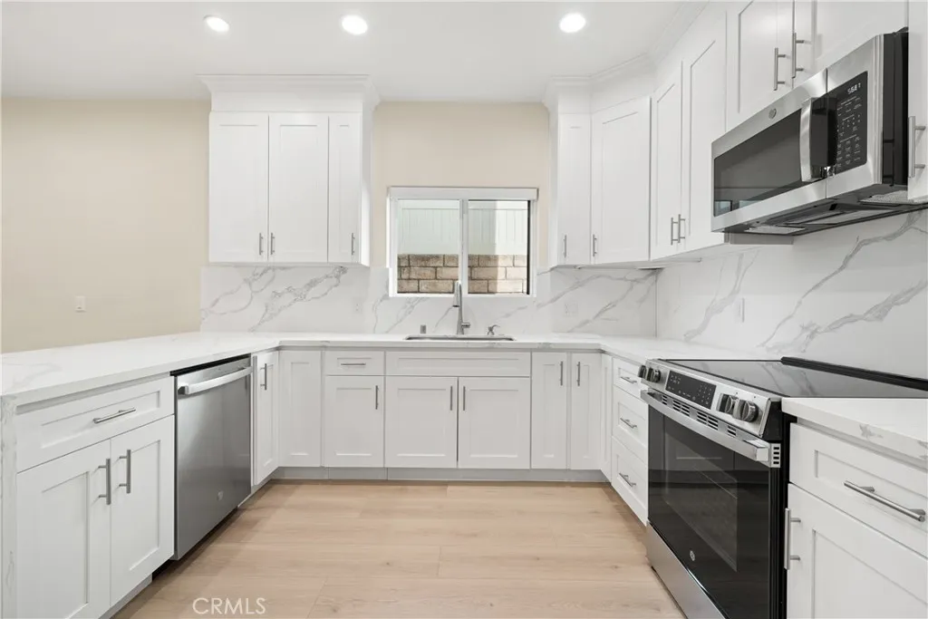 Additional image 4 of 19953 Lassen Street, Chatsworth, CA 91311