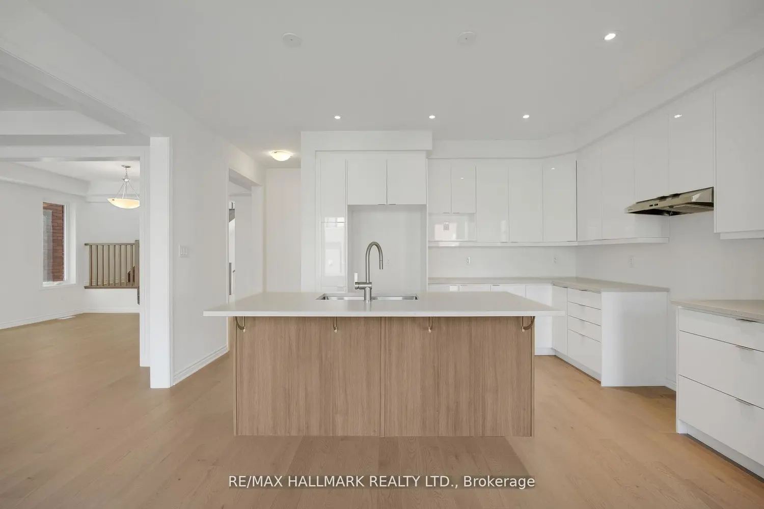 Additional image 8 of 626 Newlove Street