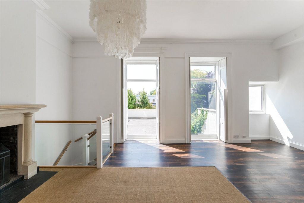3 bed flat for saleGloucester Row, Bristol BS8 photo 4