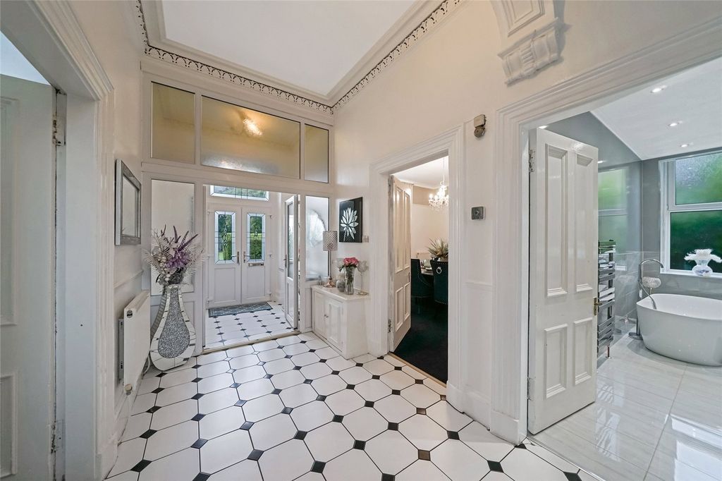 Additional image 4 of 6 bed detached house for salePark Avenue, Tillicoultry, Clackmannanshire FK13