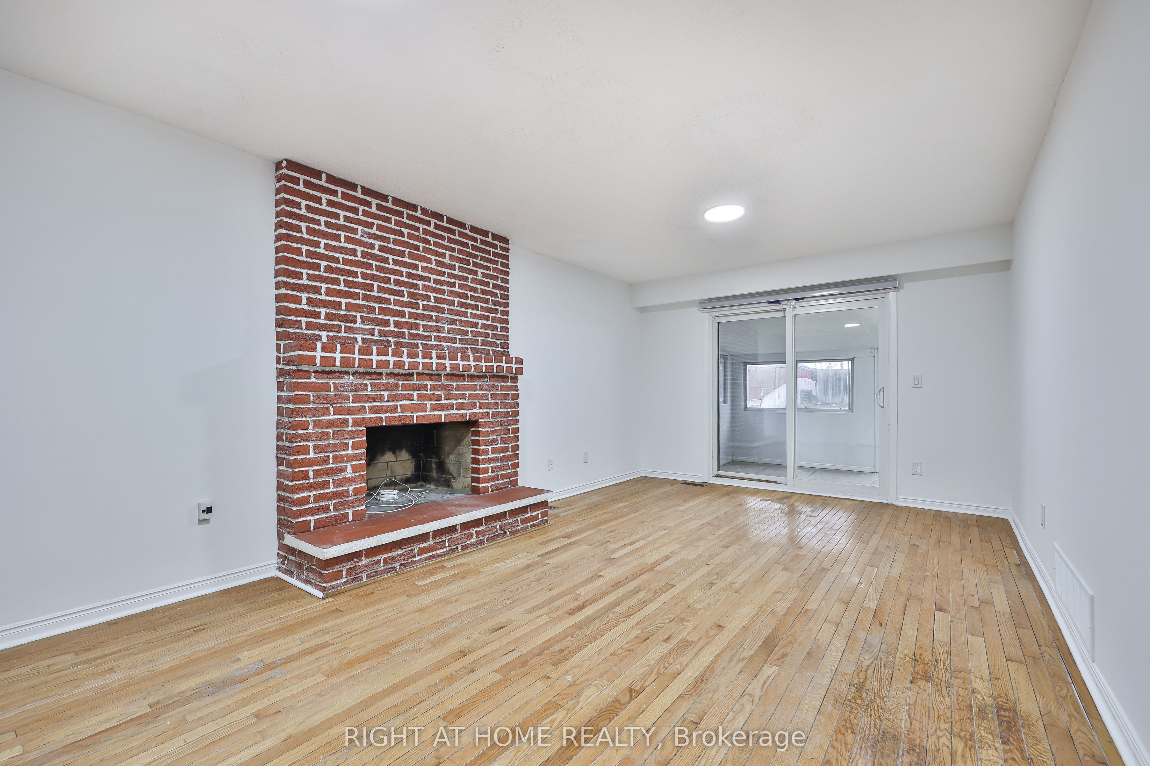 Additional image 3 of Main-3783 Keenan Crescent, Mississauga, ON, L4T 3M1