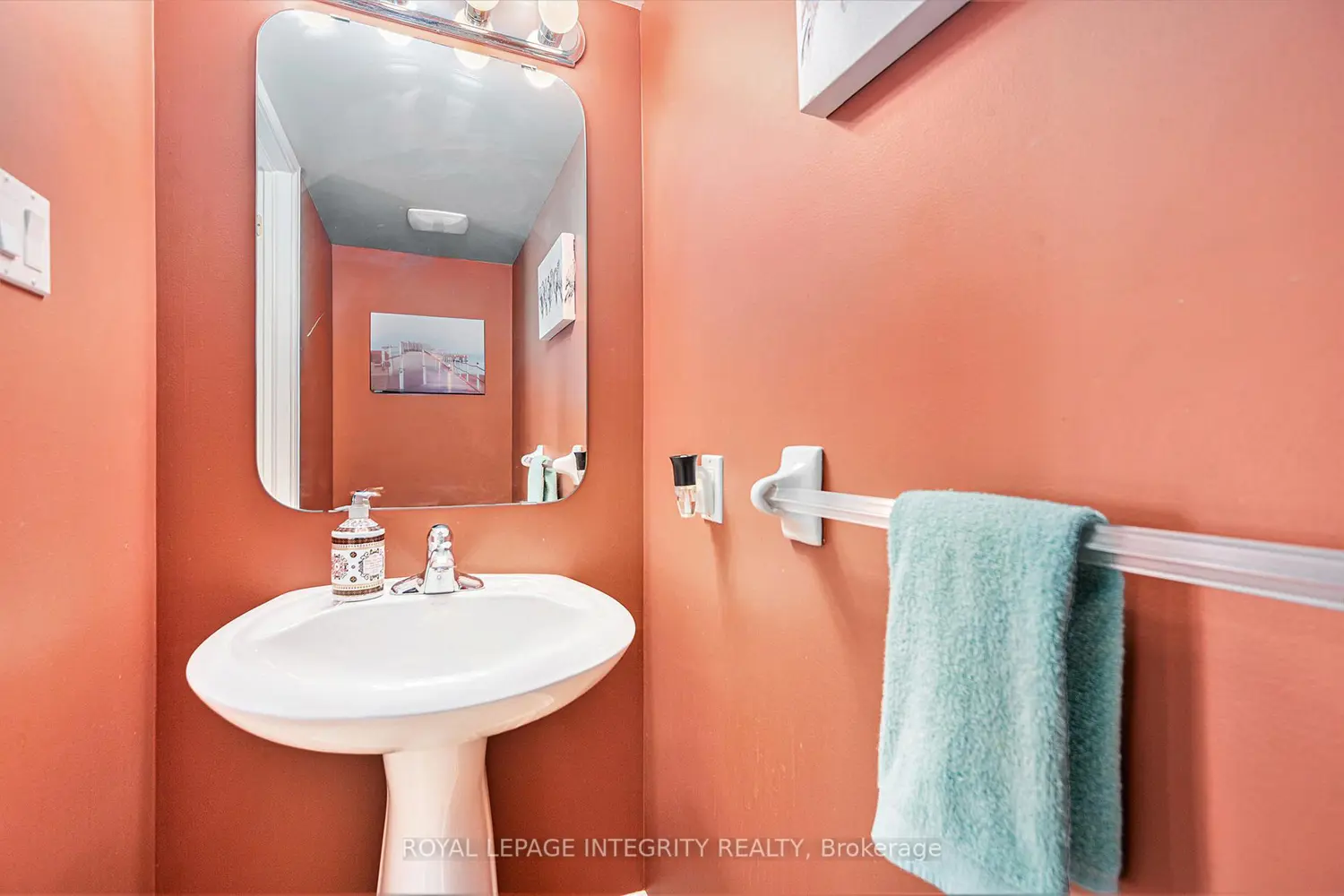 Additional image 10 of 1512 Walkley Road 42