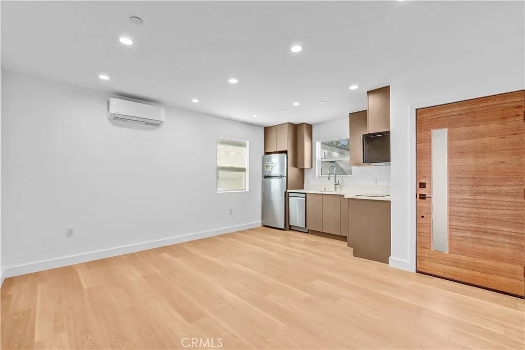 Additional image 20 of 18221 Chatsworth St Unit B, Northridge, CA 91326