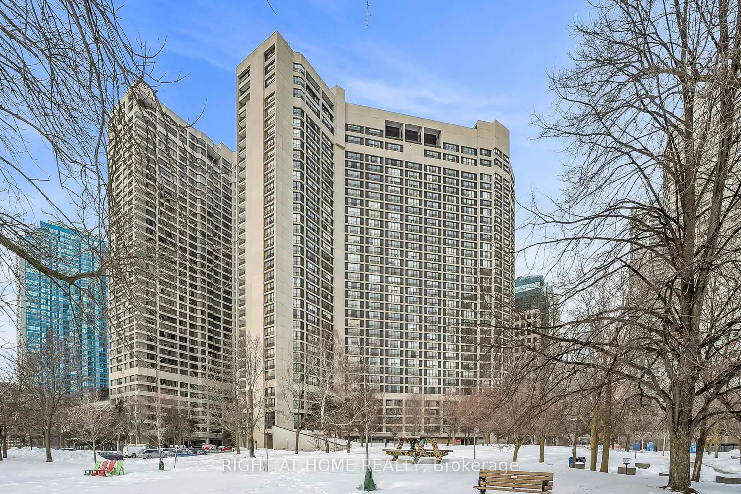 33 Harbour Square #2019