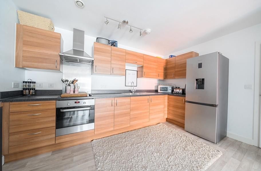 Additional image 2 of 2 bed flat for saleNewbury, Berkshire RG14