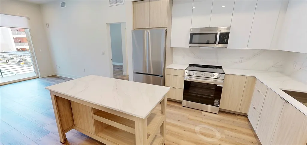 21010 Erwin Street Unit 623, Woodland Hills, CA 91367