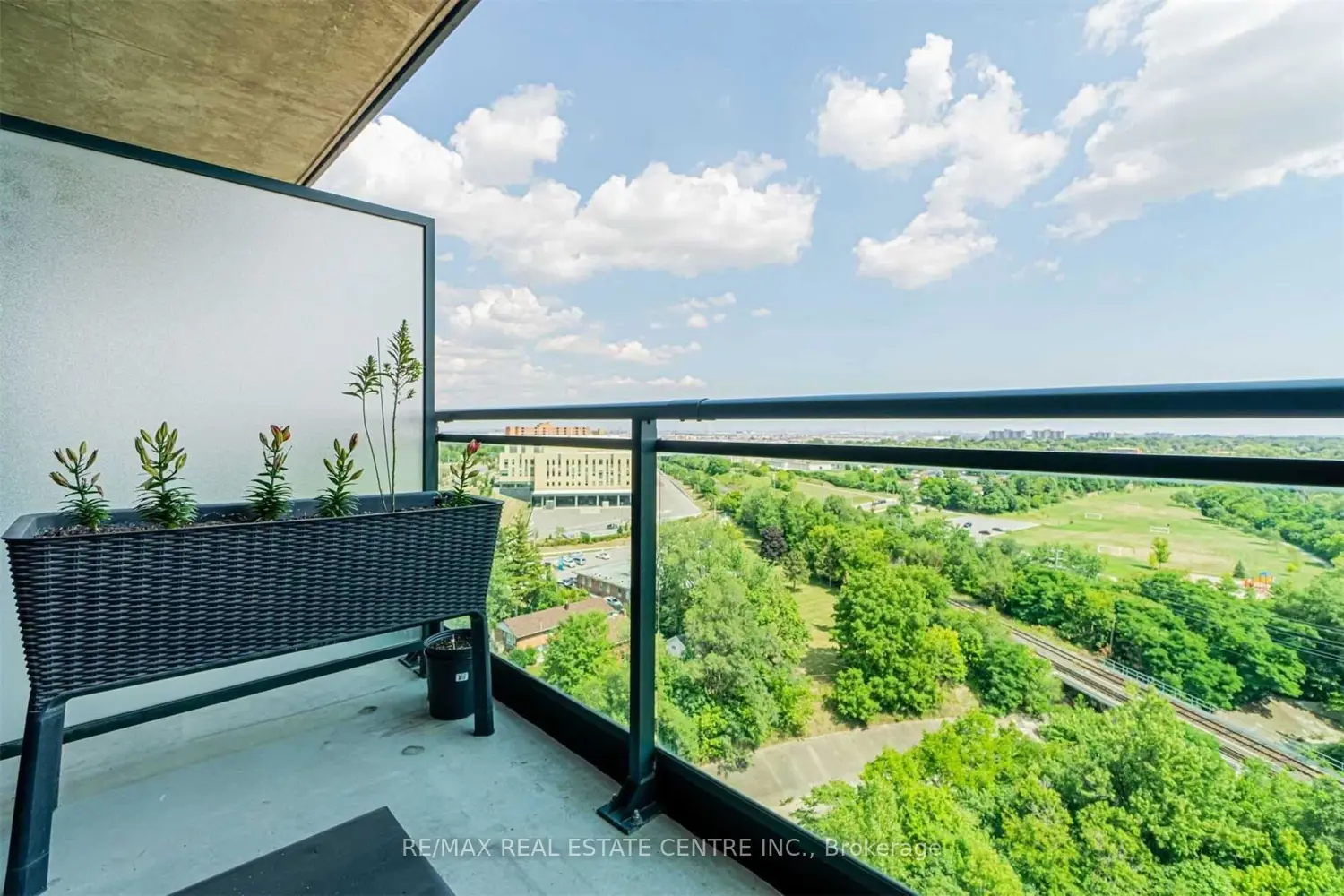 Additional image 16 of 100 John Street 1203