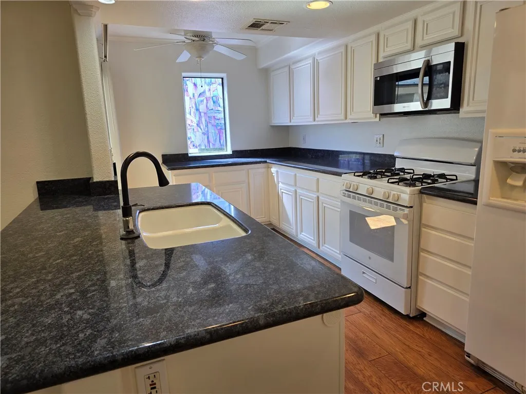 Additional image 11 of 10231 Independence Avenue Unit C12, Chatsworth, CA 91311